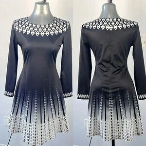 Geometric print black white gray long sleeve midi dress size medium
